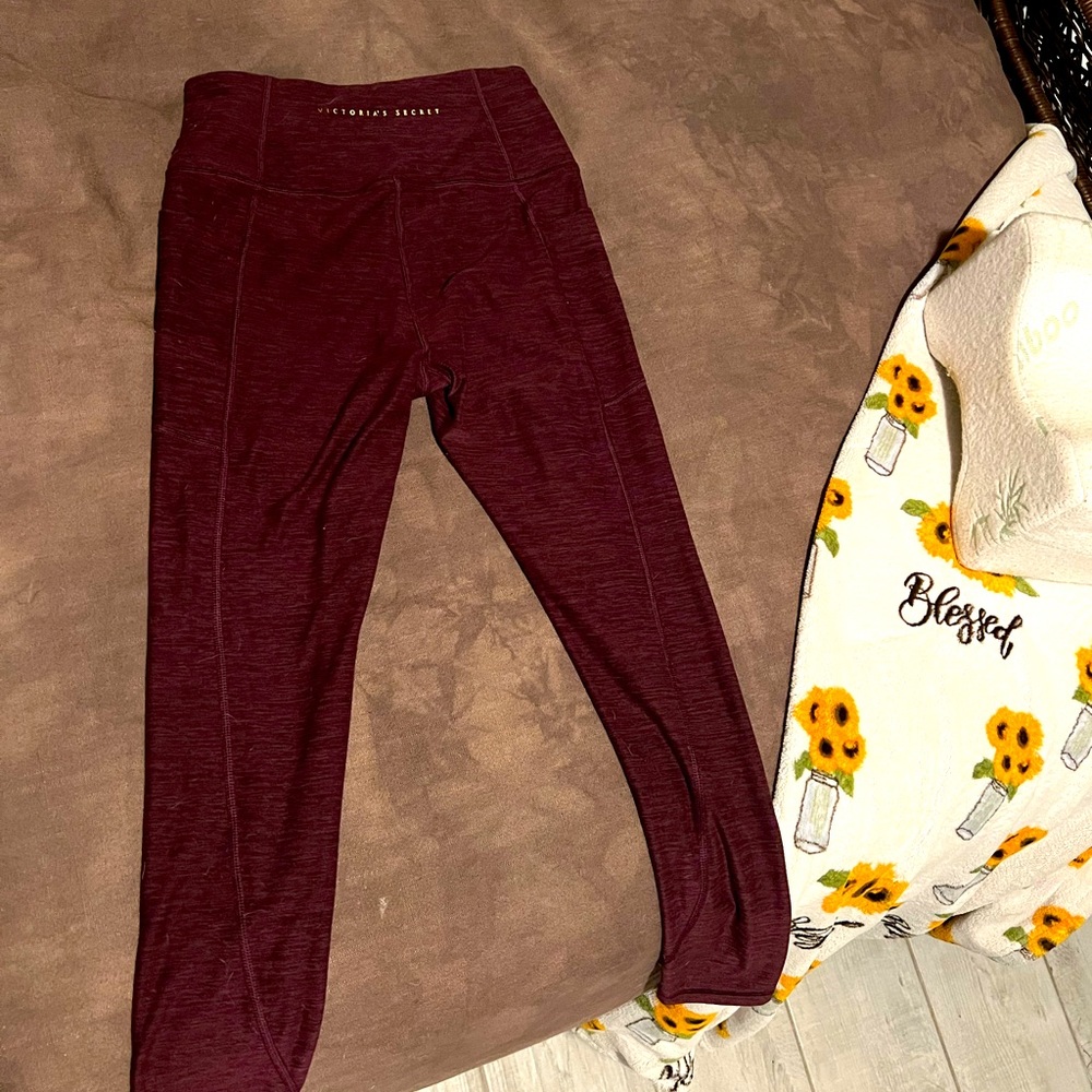 Victoria secret leggings size 4 purplish red color